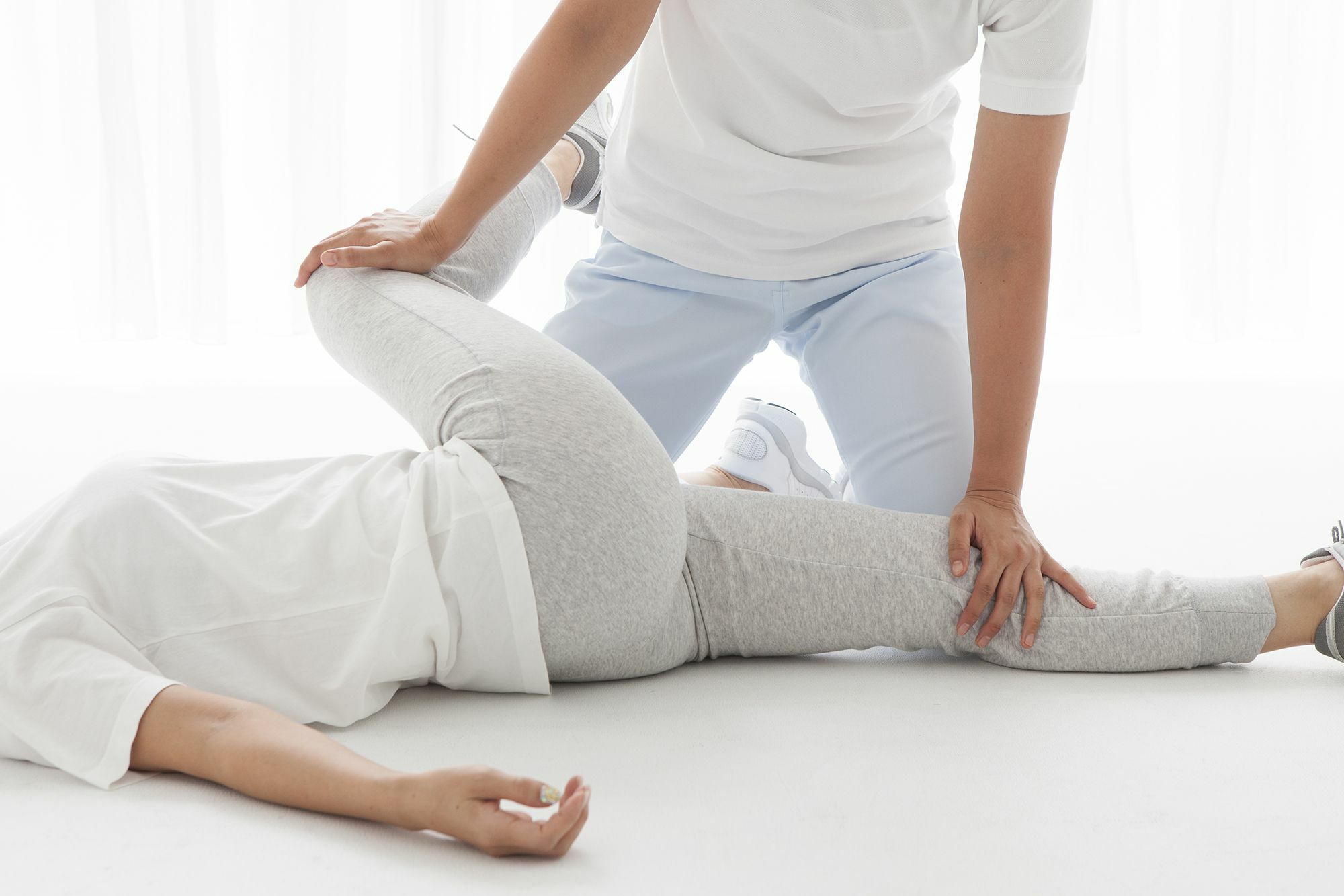 つらい症状を和らげるセルフストレッチ